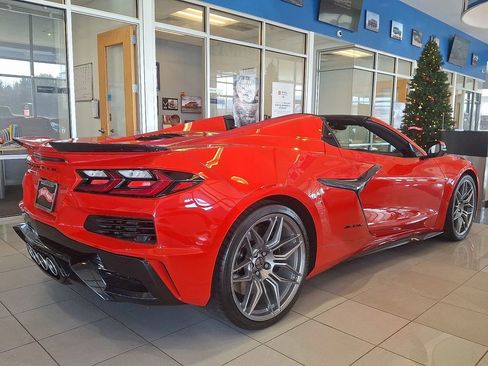 Used 2024 Chevrolet Corvette Z06 image 3