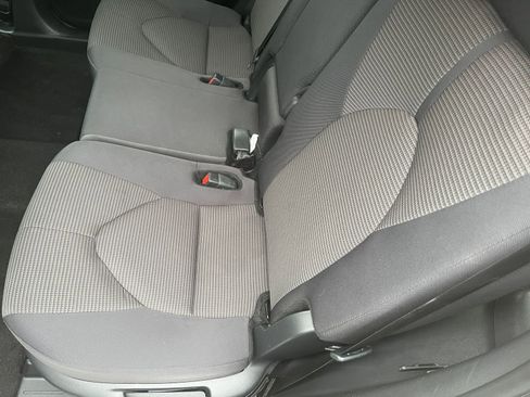 Used 2025 Toyota Highlander LE FWD image 39