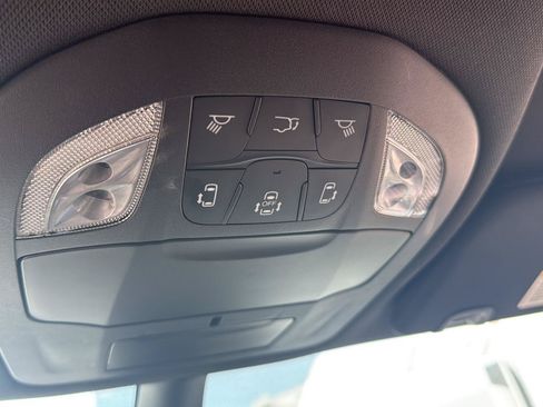 Used 2025 Chrysler Pacifica Select FWD image 25