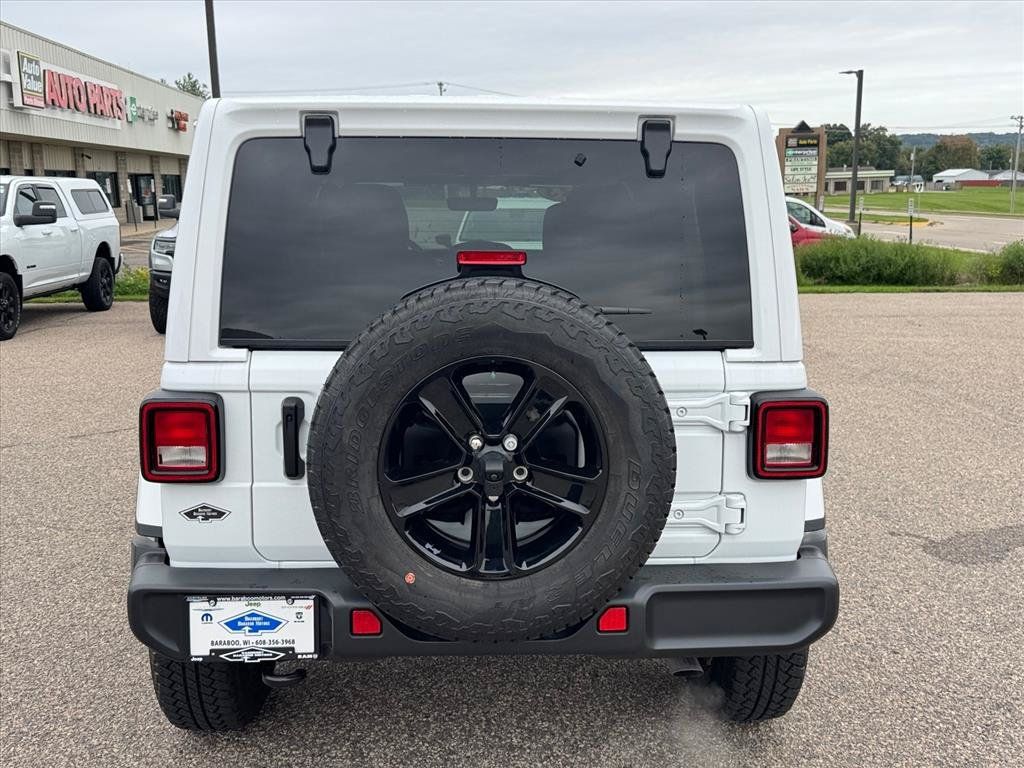 Used 2023 Jeep Wrangler Unlimited Sahara AWD/4WD image 3
