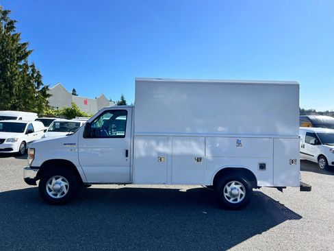 Used 2016 Ford E-350 and Econoline 350 Super Duty image 4
