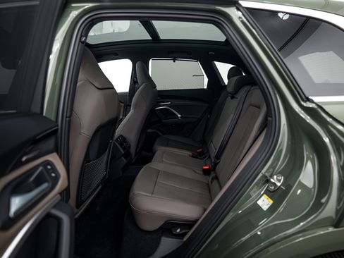 Used 2025 Audi Q5 Premium Plus w/ Premium Plus AWD/4WD image 14