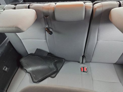 Used 2022 Toyota Highlander LE FWD image 6