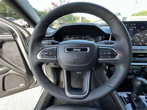 Used 2022 Jeep Compass Altitude w/ Sun and Sound Group image 7