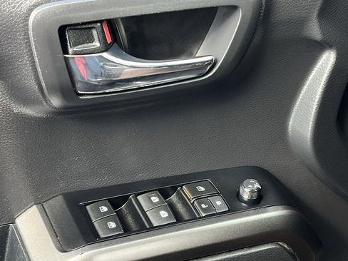 Used 2022 Toyota Tacoma TRD Sport AWD/4WD image 21
