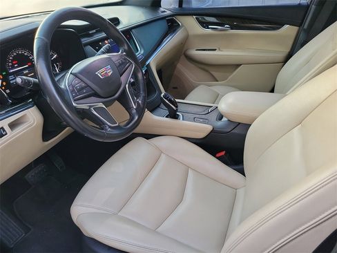 Used 2019 Cadillac XT5 FWD image 12
