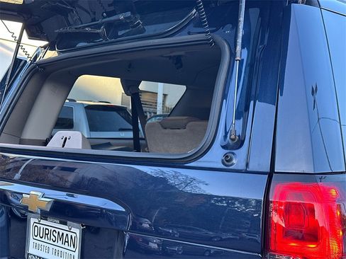 Used 2020 Chevrolet Suburban Premier image 8