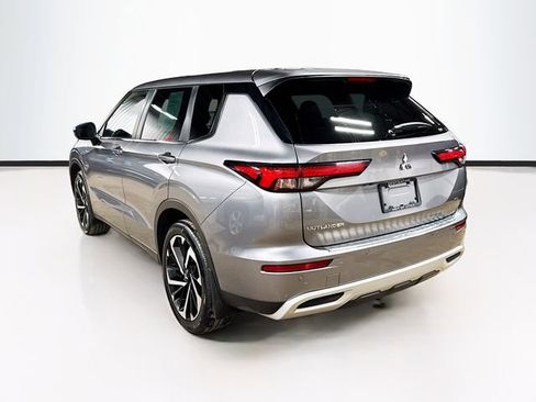 Used 2023 Mitsubishi Outlander SE image 5