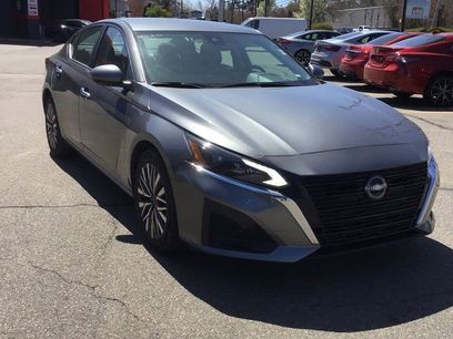 Used 2023 Nissan Altima 2.5 SV