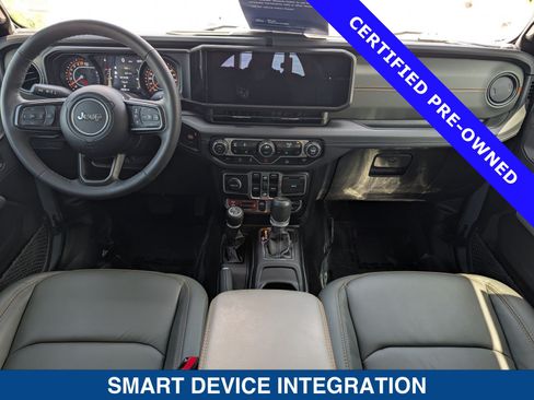 Used 2025 Jeep Gladiator Mojave w/ Convenience Group AWD/4WD image 23