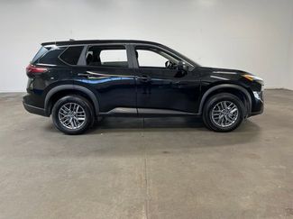 Used 2024 Nissan Rogue S FWD video 2