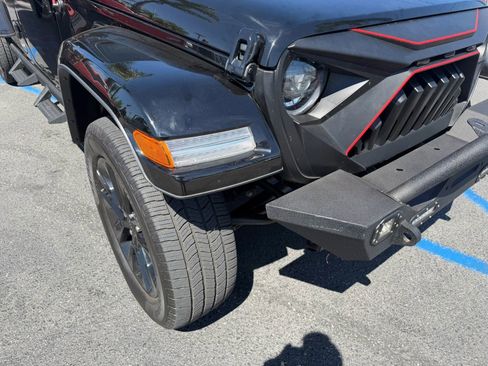 Used 2023 Jeep Gladiator Overland AWD/4WD image 5