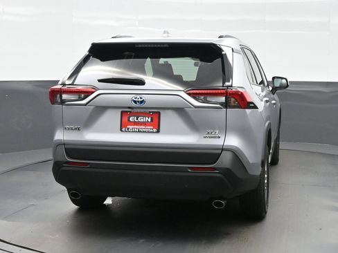 Used 2022 Toyota RAV4 XLE w/ Convenience Package AWD/4WD image 5