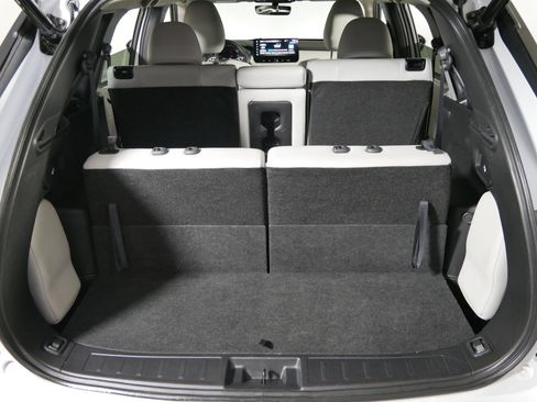 Used 2025 Mitsubishi Outlander SE image 18