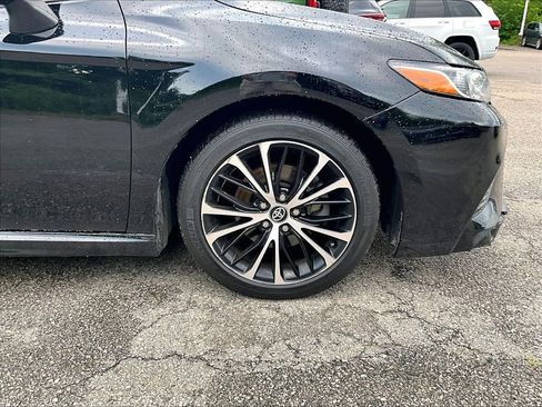 Used 2020 Toyota Camry SE FWD image 7
