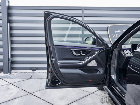 Used 2024 Mercedes-Benz S 580 4MATIC Sedan w/ AMG Line image 31