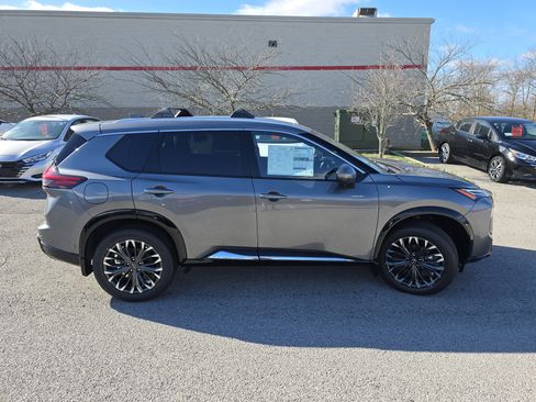 New 2026 Nissan Rogue Platinum image 17