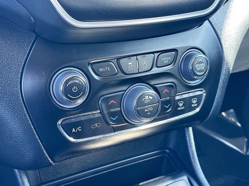 Used 2022 Jeep Cherokee Trailhawk w/ Technology Group B image 16