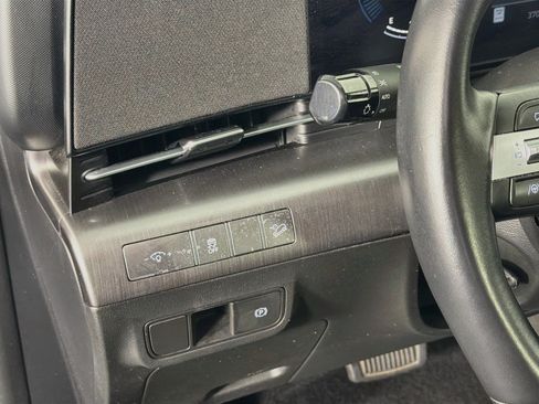 Used 2025 Hyundai Kona SEL FWD image 17