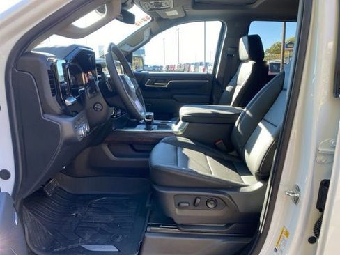 New 2026 GMC Sierra 1500 SLT image 11