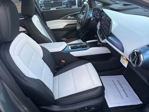 New 2026 Chevrolet Equinox EV LT w/ Convenience Package II FWD image 28