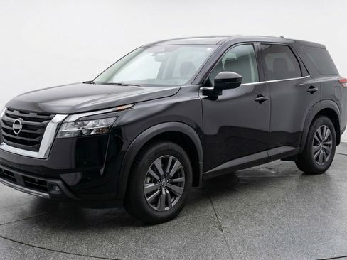 Used 2025 Nissan Pathfinder SV FWD image 3