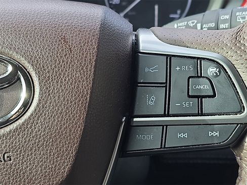 Used 2024 Toyota Sienna Platinum image 22