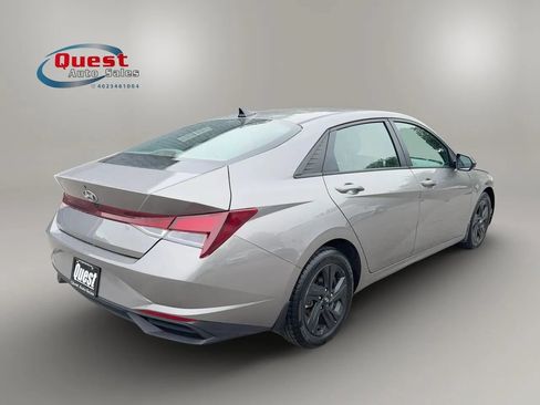 Used 2022 Hyundai Elantra SEL FWD image 3