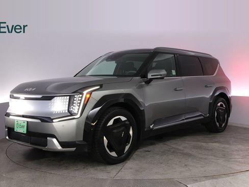 Used 2024 Kia EV9 Land AWD/4WD image 2