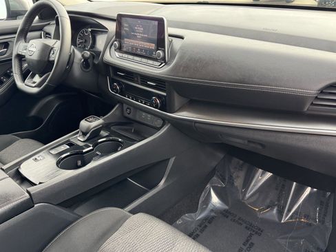 Used 2025 Nissan Rogue SV FWD image 7