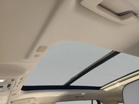 Used 2021 GMC Yukon XL Denali w/ Denali Premium Package image 17