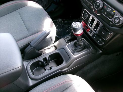 Used 2026 Jeep Wrangler Rubicon AWD/4WD image 15