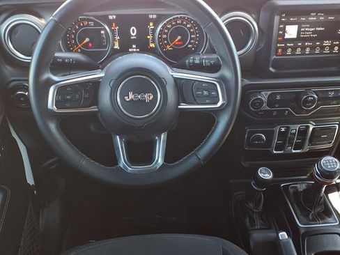 Used 2018 Jeep Wrangler Unlimited Sahara AWD/4WD image 2