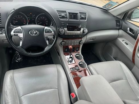 Used 2012 Toyota Highlander Limited w/ Tow Pkg image 10