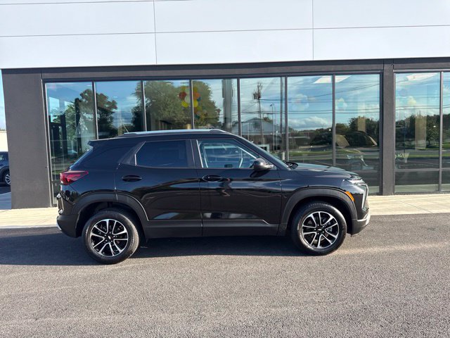 Used 2026 Chevrolet TrailBlazer LT AWD/4WD image 2