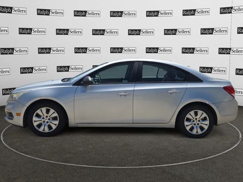 Used 2015 Chevrolet Cruze LS FWD image 3