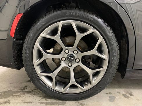 Used 2018 Chrysler 300 S image 27