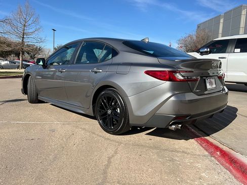 Used 2025 Toyota Camry SE image 8