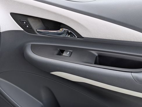 Used 2020 Chevrolet Bolt LT image 21