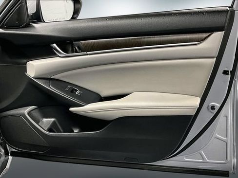 Used 2020 Honda Accord EX image 25
