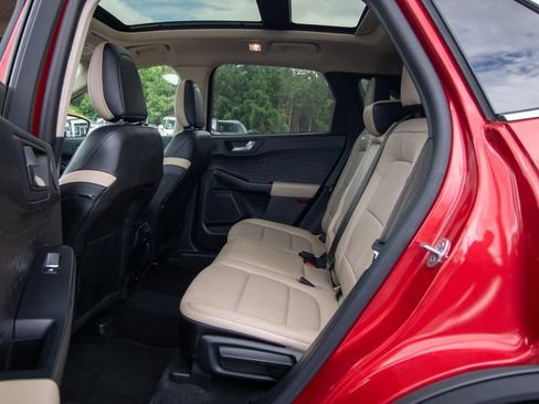 Used 2020 Ford Escape Titanium AWD/4WD image 9