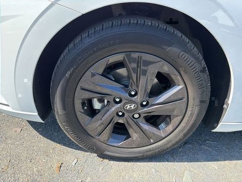 Certified 2022 Hyundai Elantra SEL image 5