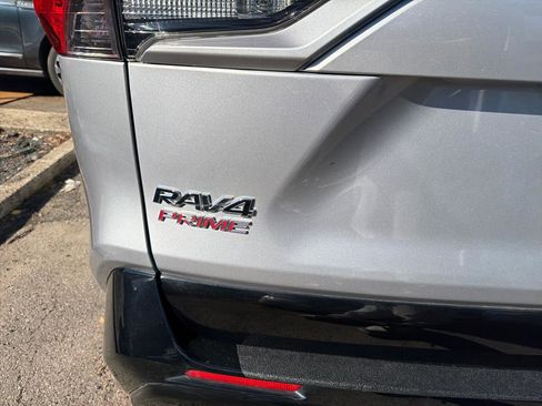 Used 2021 Toyota RAV4 SE w/ Weather & Moonroof Package image 9