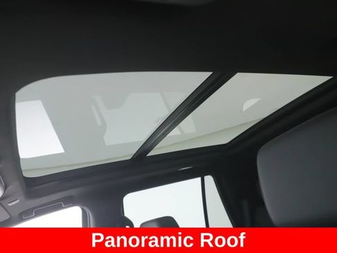 Used 2023 Chevrolet Tahoe Z71 w/ Z71 Off-Road Package AWD/4WD image 18