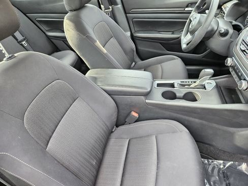 Used 2025 Nissan Altima 2.5 SV FWD image 12