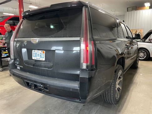 Used 2015 Cadillac Escalade ESV Premium image 6