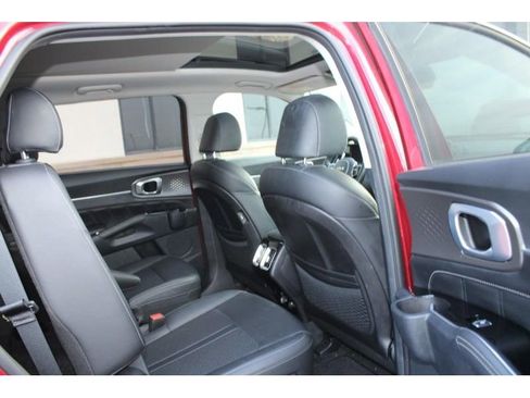 Used 2022 Kia Sorento SX image 11