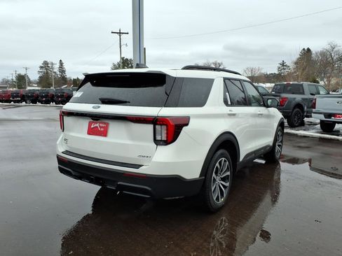 New 2026 Ford Explorer ST-Line image 3