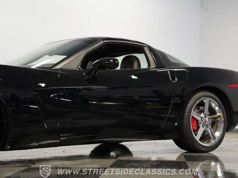 Used 2007 Chevrolet Corvette Coupe w/ Performance Package RWD image 23