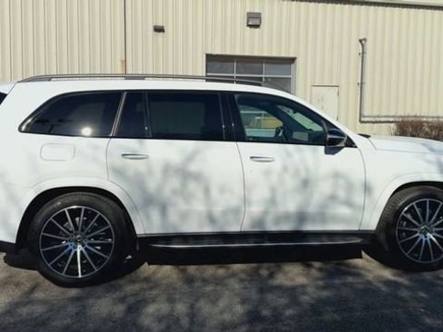 Used 2025 Mercedes-Benz GLS 580 4MATIC image 3